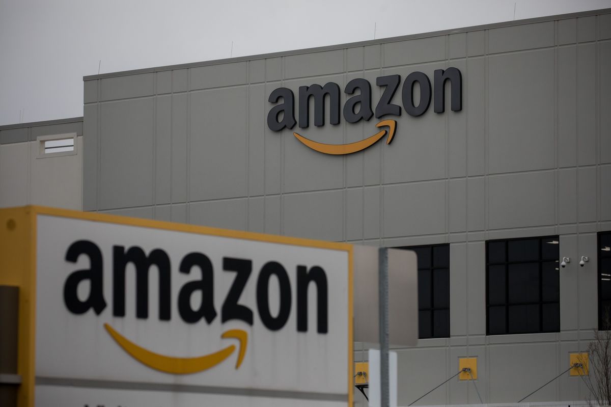Amazon's market value drops by $1 trillion